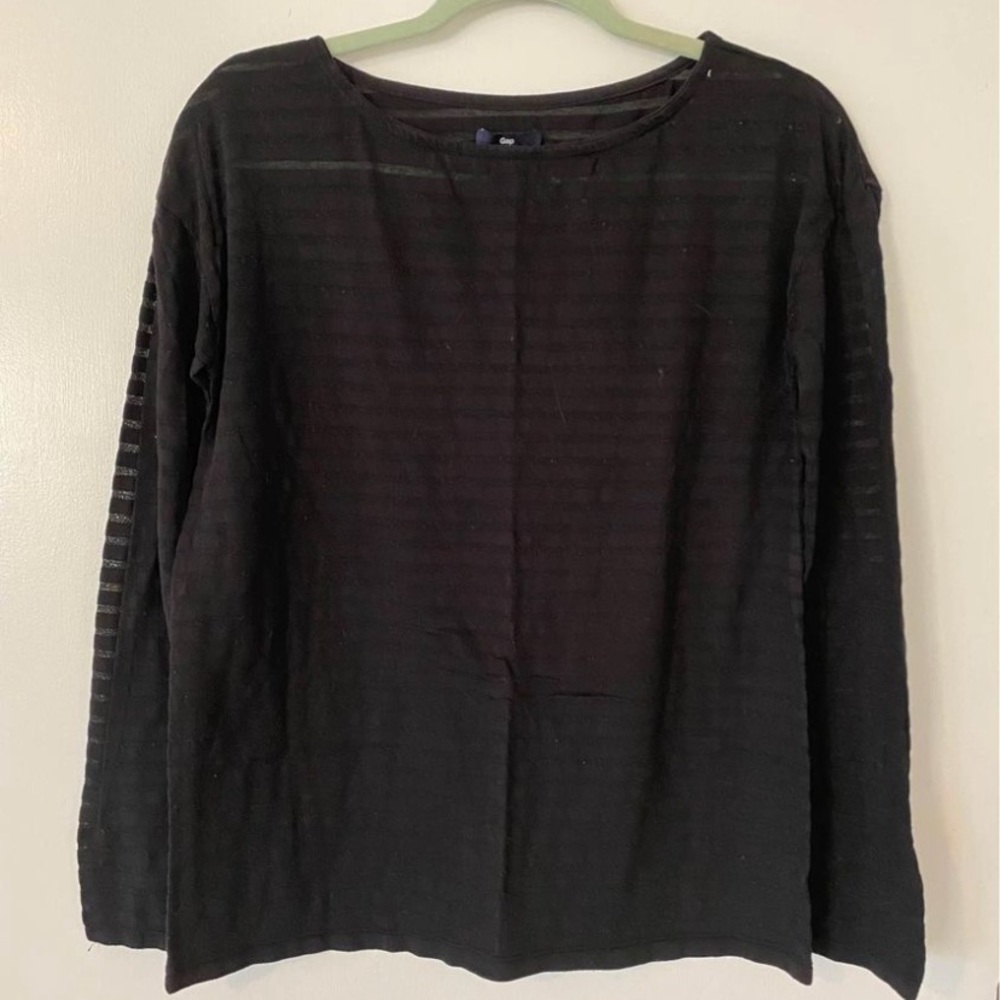 Women’s Gap black long sleeve shirt